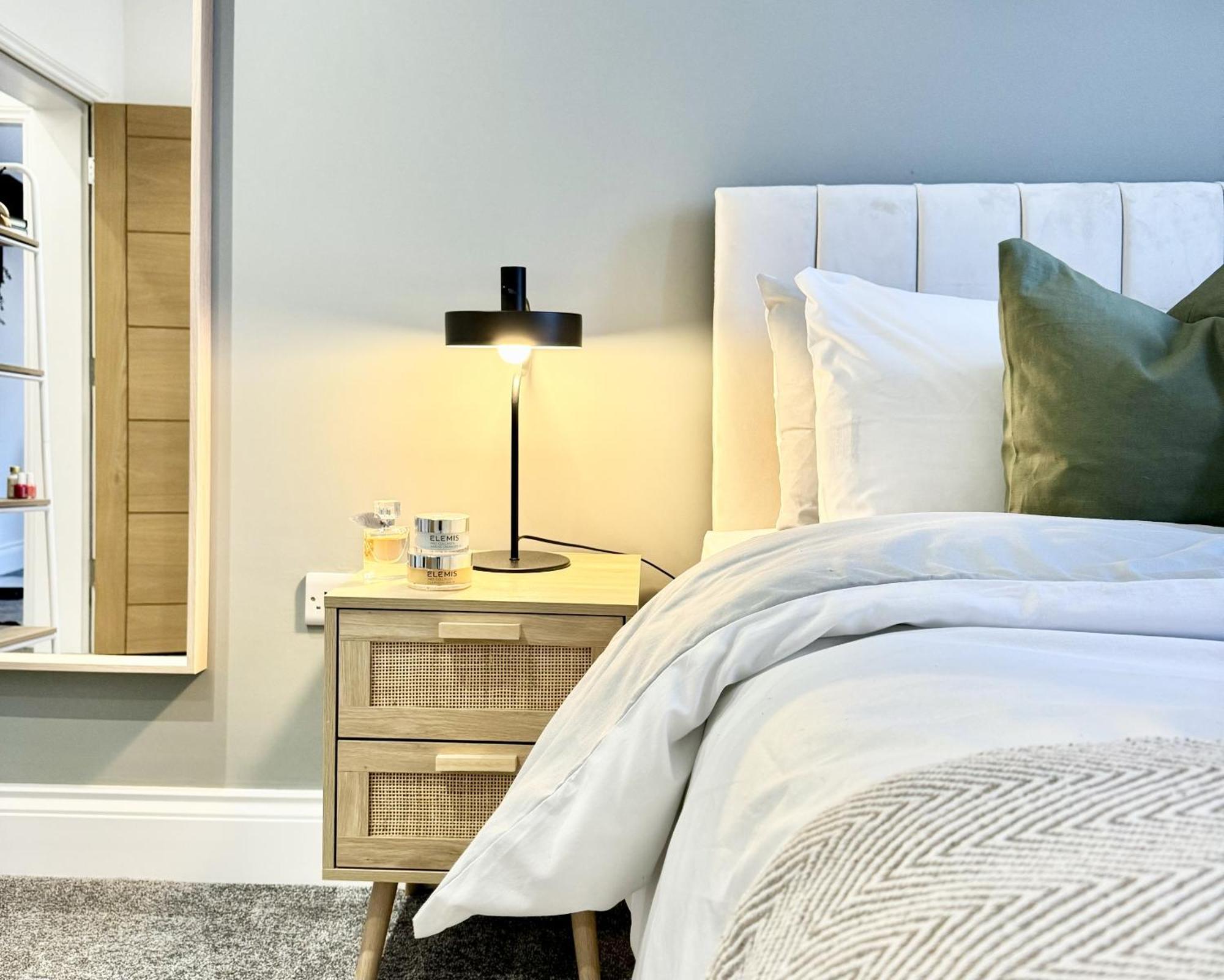 The Yorkshire Crown - Luxury Apartment - Free Parking Nearby Harrogate Eksteriør billede