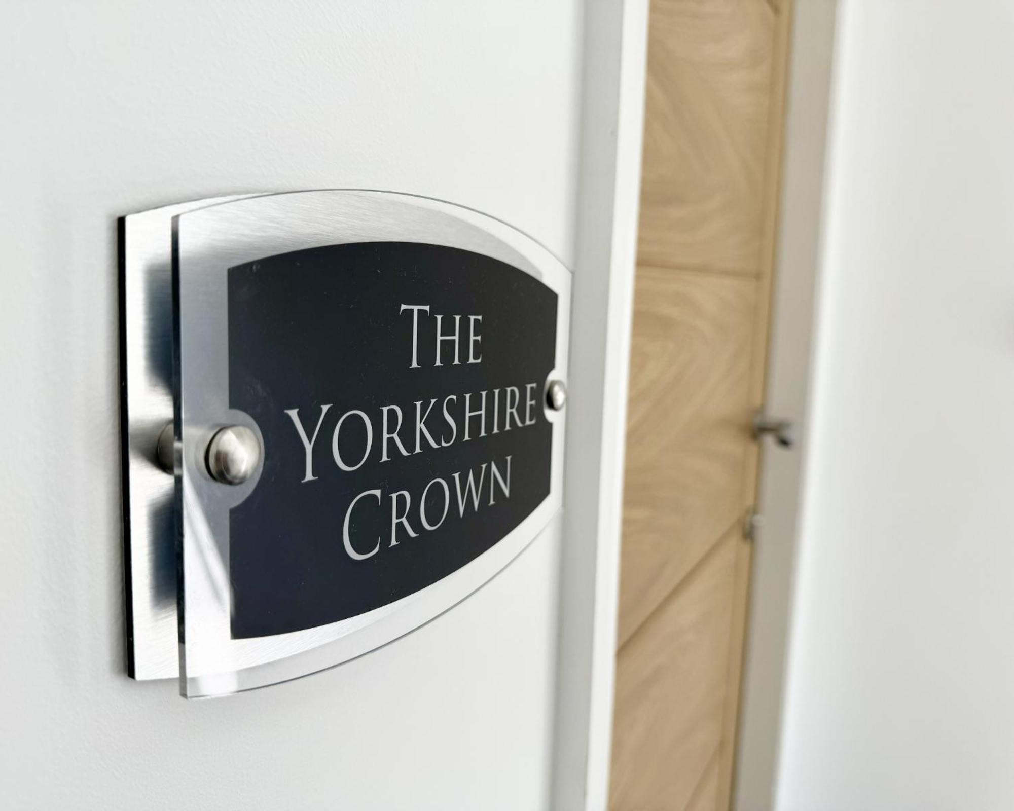 The Yorkshire Crown - Luxury Apartment - Free Parking Nearby Harrogate Eksteriør billede