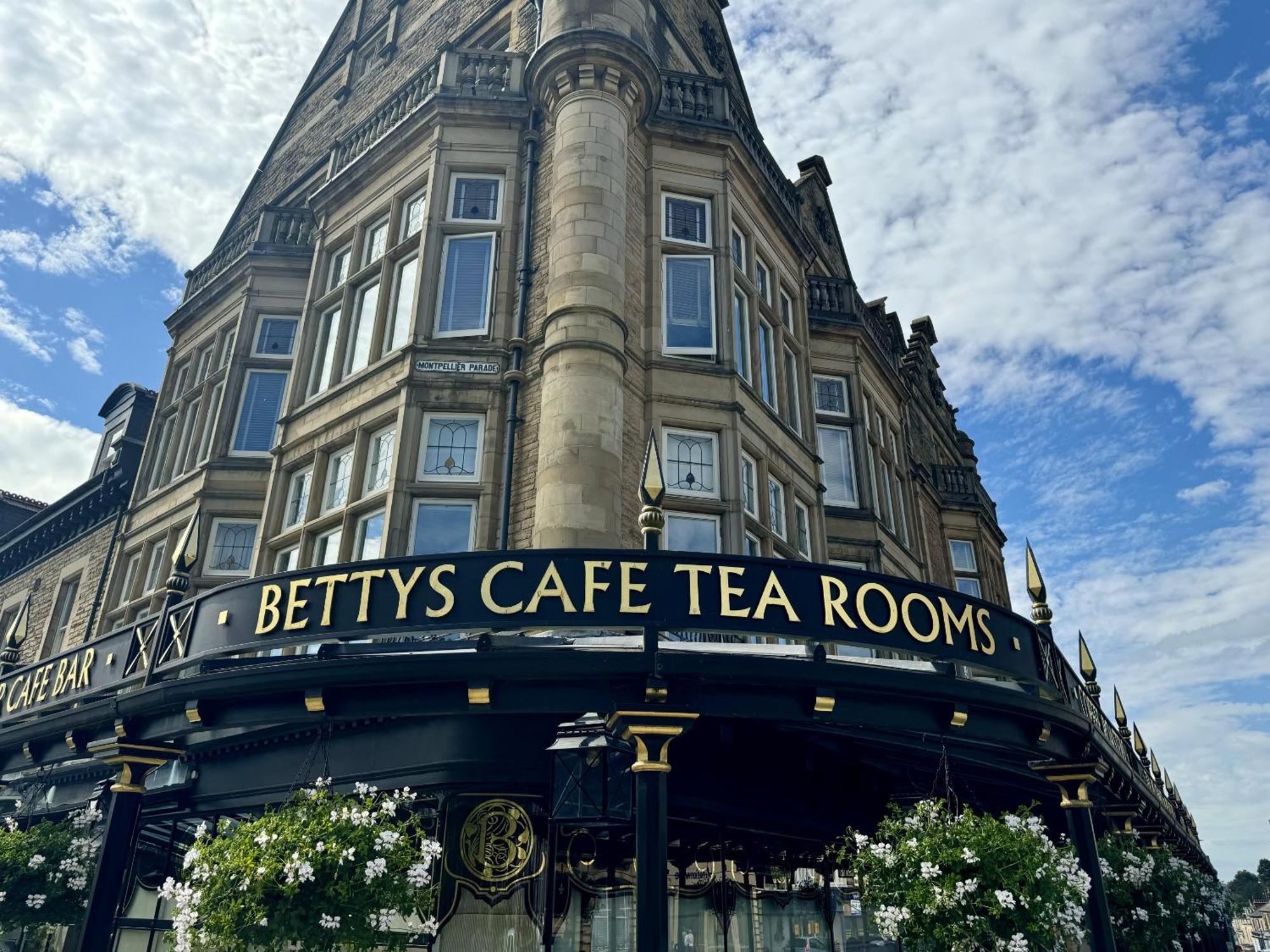 The Yorkshire Crown - Luxury Apartment - Free Parking Nearby Harrogate Eksteriør billede